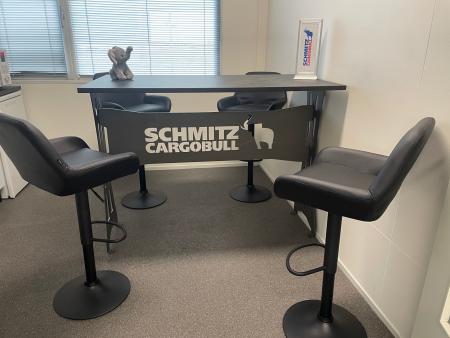 Schmitz CArgobull - keuken tafel.jpg